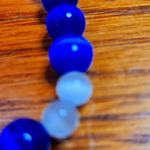 NWT Capturing Blue And White Cat Eye Gemstone Bracelet w/Silver Accents - Picture 3 of 4